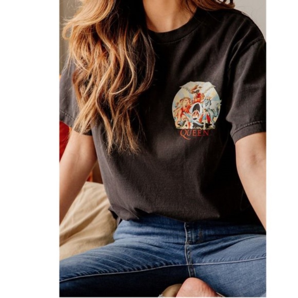 Boho Black Queen Animal Print Graphic Concert tee - Picture 2 of 4